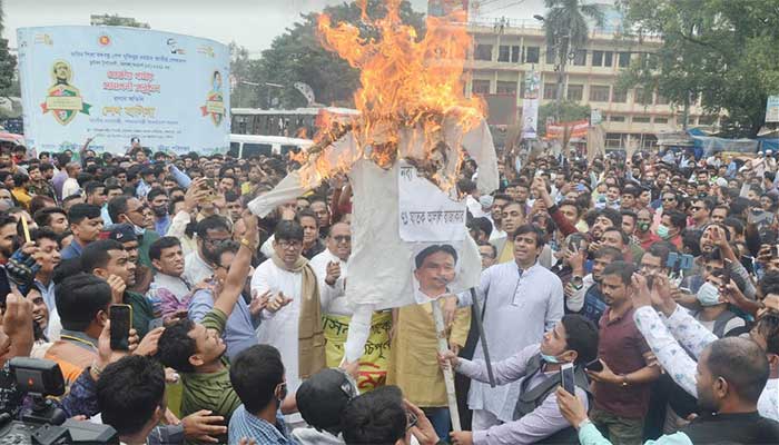 প্রধানমন্ত্রীকে নিয়ে কটূক্তি: আলালের কুশপুত্তলিকা দাহ স্বেচ্ছাসেবক লীগের প্রধানমন্ত্রীকে নিয়ে কটূক্তি: আলালের কুশপুত্তলিকা দাহ স্বেচ্ছাসেবক লীগের