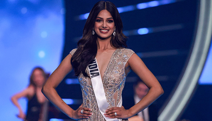 ট্রান্সজেন্ডার ডিজাইনারের তৈরি গাউন পরে মিস ইউনিভার্স মঞ্চে সান্ধু