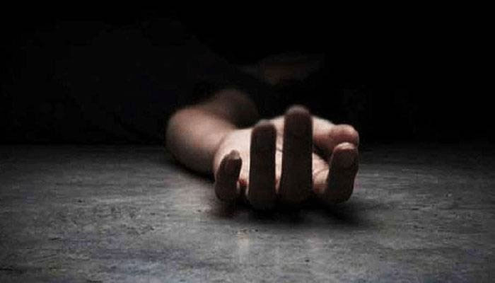 পরীক্ষার ফি দিতে না পেরে আত্মহত্যা কলেজছাত্রীর