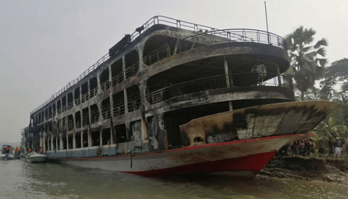 আত্মসমর্পণের পর কারাগারে লঞ্চের দুই মাস্টার