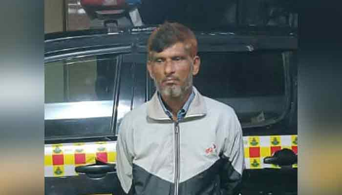 চট্টগ্রামে রেলক্রসিংয়ে দুর্ঘটনা:অটোরিকশাকে ধাক্কা দেওয়া বাস চালক গ্রেপ্তার
