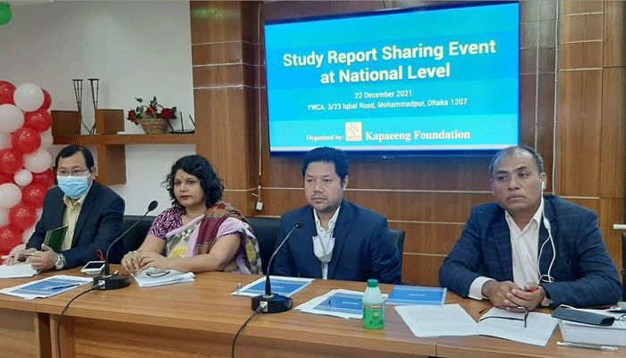 আদিবাসী শিশুদের কাছে শিক্ষার শুরুটা এখনও ভীতিকর