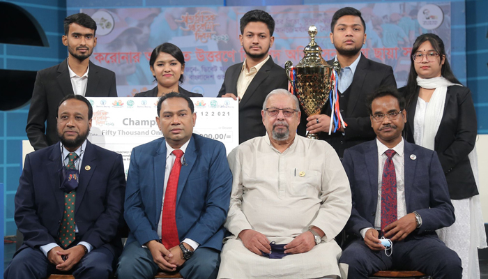 প্রবাসীদের গন্তব্যের ভিত্তিতে দেওয়া হবে বুস্টার ডোজ: প্রবাসী কল্যাণমন্ত্রী