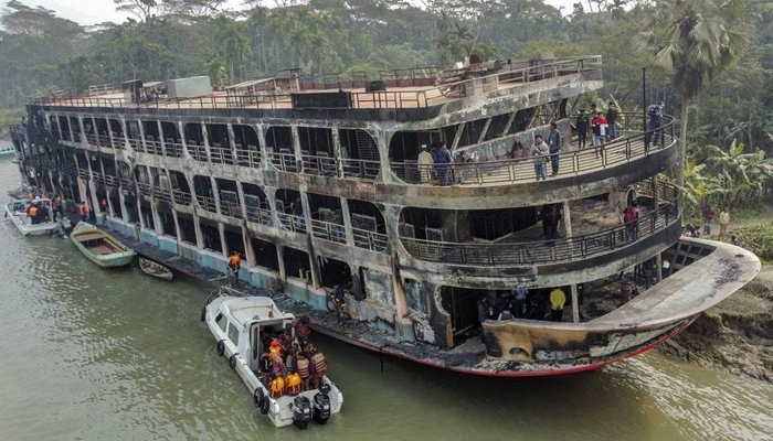সুগন্ধায় লঞ্চে অগ্নিকাণ্ডের ঘটনায় মামলা