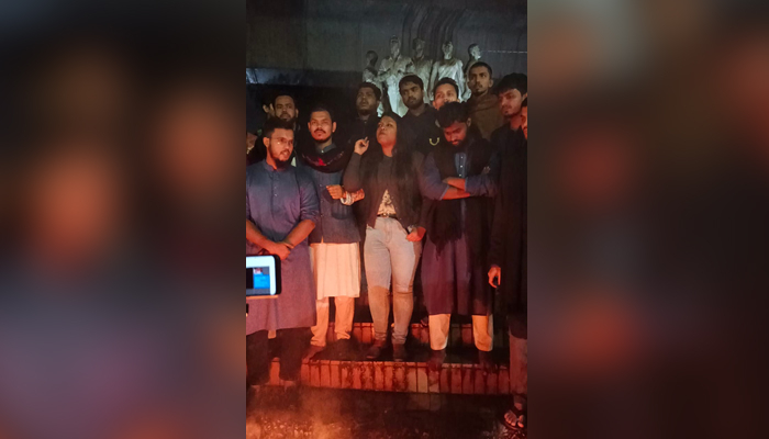 ঢাবিতে মুরাদের শাস্তির দাবিতে মিছিল ও কুশপুত্তলিকা দাহ