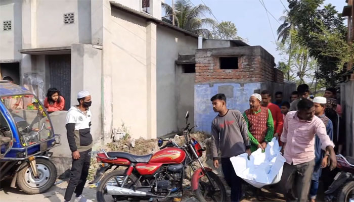 বিষাক্ত মদপানে ৩ বন্ধুর মৃত্যু, হাসপাতালে ভর্তি আরও ২ জন