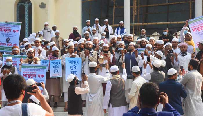 মামুনুল হকসহ খেলাফত নেতাদের মুক্তির দাবিতে মানববন্ধন মামুনুল হকসহ খেলাফত নেতাদের মুক্তির দাবিতে মানববন্ধন