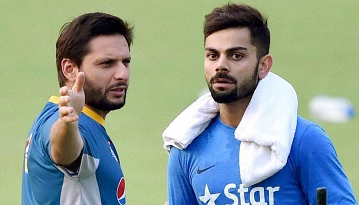 কোহলির পাশে আফ্রিদি কোহলির পাশে আফ্রিদি