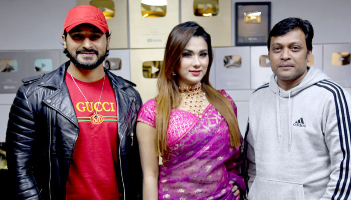 আলপিনে সাংবাদিকতা করবেন ববি, সঙ্গী মিলন ও জন