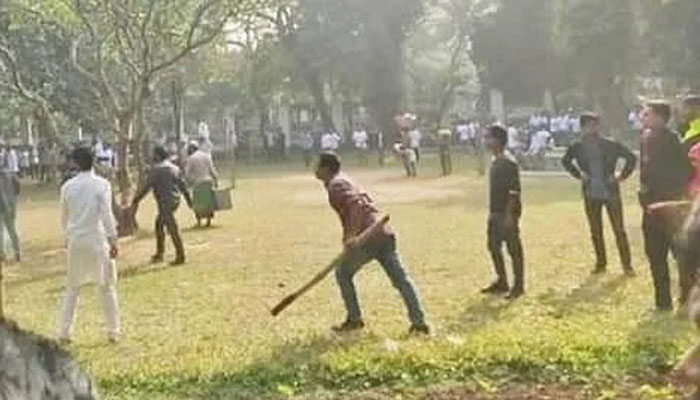 ছাত্রলীগের প্রতিষ্ঠাবার্ষিকীর অনুষ্ঠানে মারামারি, লেখক আহত