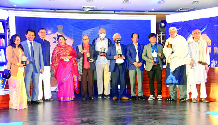 সম্মাননার আলোকিত মঞ্চে ছয় কীর্তিমান