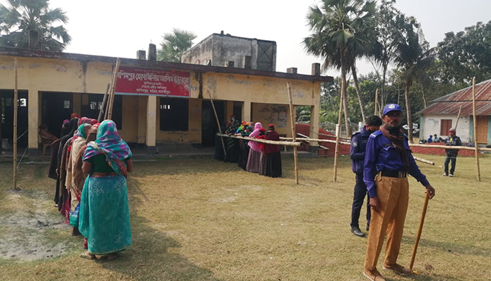 রাজৈর উপজেলা পরিষদ উপনির্বাচনে ভোটার উপস্থিতি কম