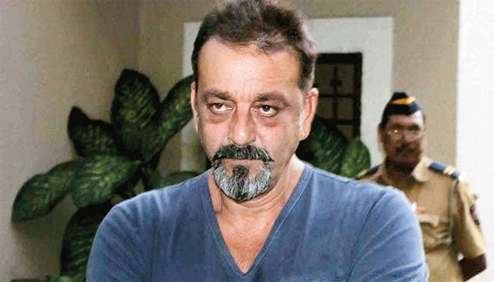 কারাগারে কাগজের ঠোঙা বানাতেন সঞ্জয় , প্রতিটির জন্য পেতেন ২০ পয়সা