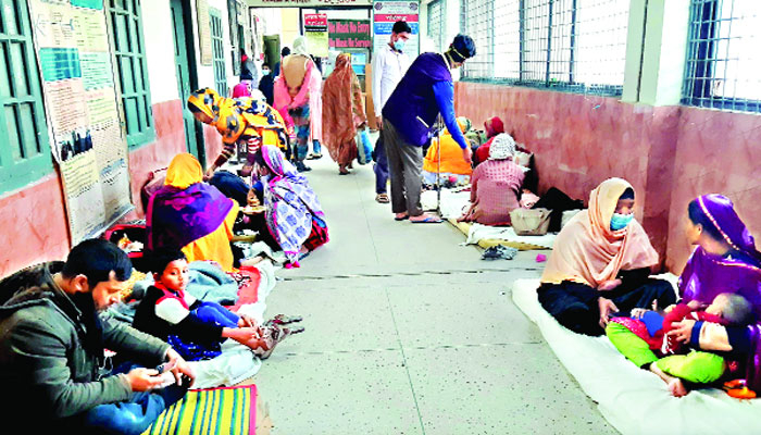 হাড় কাঁপানো শীতে শিশুর সীমাহীন কষ্ট