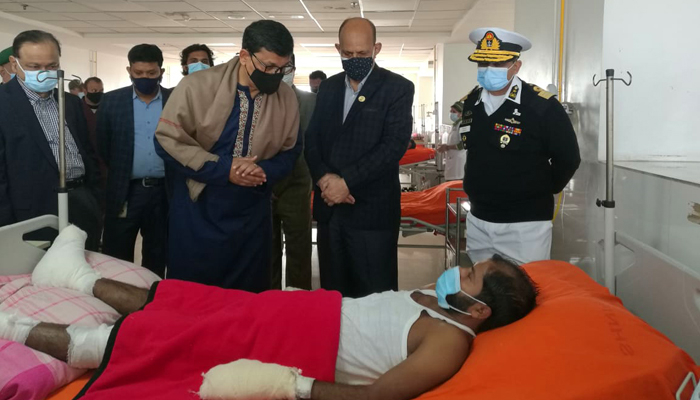 লঞ্চে অগ্নিদগ্ধদের চিকিৎসার খোঁজ নিতে বার্ন ইনস্টিটিউটে নৌ প্রতিমন্ত্রী