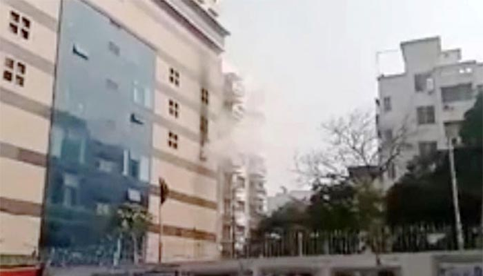 গ্রিন রোডে বহুতল ভবনে অগ্নিকাণ্ড