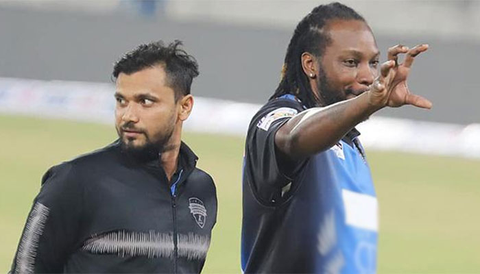 অপেক্ষায় দুই তারকা