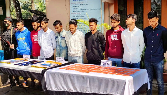 ৯ ছাত্রের পেট থেকে উদ্ধার হলো ২৪ হাজার পিস ইয়াবা ৯ ছাত্রের পেট থেকে উদ্ধার হলো ২৪ হাজার পিস ইয়াবা