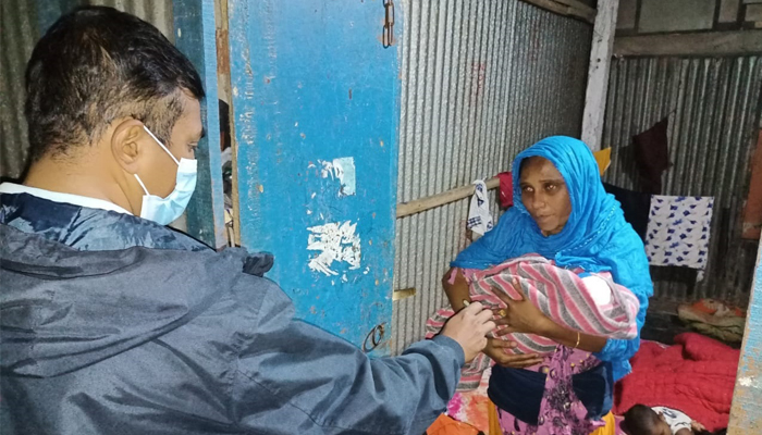বেচে দেওয়া নবজাতক ফিরে এলো মায়ের বুকে বেচে দেওয়া নবজাতক ফিরে এলো মায়ের বুকে