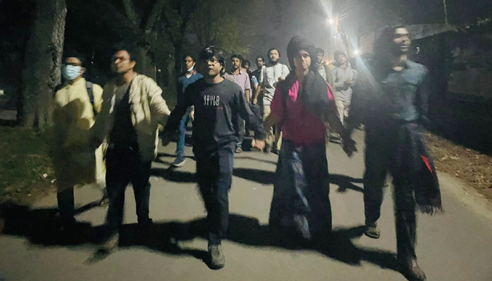 ছাত্রী ধর্ষণ ও নিপীড়নের প্রতিবাদে জাবিতে বিক্ষোভ