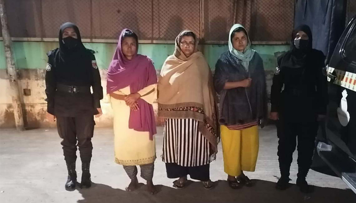 কচুরমুখির ভেতরে সাড়ে ১৮ হাজার ইয়াবা, ৩ বোন গ্রেপ্তার