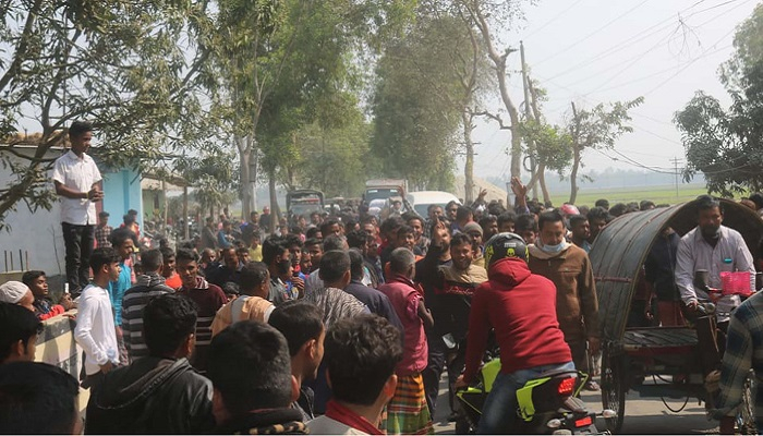 কোচিং সেন্টারে ঢুকে গেল ট্রাক্টর, আহত ৭ শিক্ষার্থী