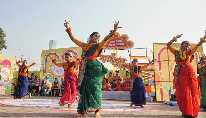 দিনভর বাসন্তী ভালোবাসার বন্দনা