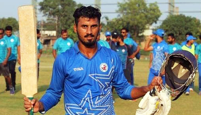 অভিষেকেই ট্রিপল সেঞ্চুরি, সাকিবের বিশ্বরেকর্ড