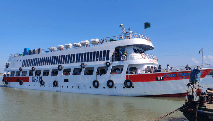 বাংলাদেশ হয়ে হলদিয়া-আসাম রুটে জাহাজ চলাচল শুরু