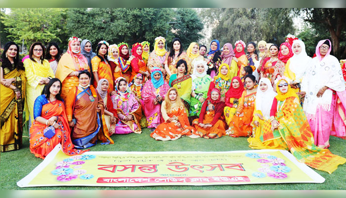 দুবাইয়ে ভিন্ন আঙ্গিকে বসন্তবরণ