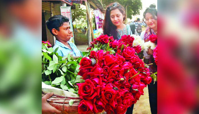 ফুল বাজারে ভালোবাসা আর বসন্তের রং