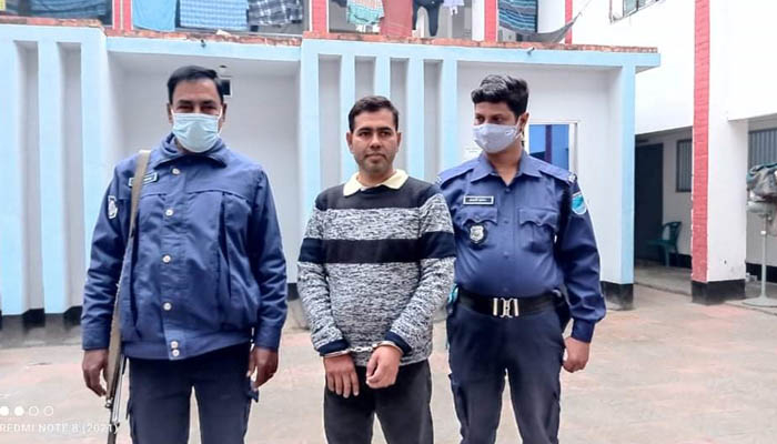 দোহারে যৌতুকের দাবিতে শিক্ষিকার চুল কেটে দেওয়ার অভিযোগ