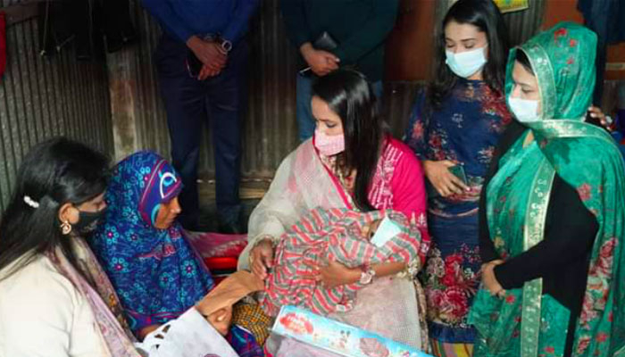 মতলবে সন্তান বিক্রি করা সেই দরিদ্র মা পেলেন উপহার