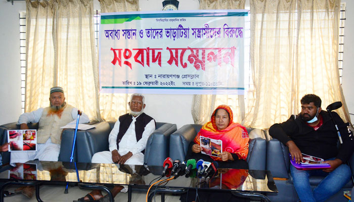 সন্তানদের কবল থেকে বাঁচার আকুতি বৃদ্ধ শিল্পপতির