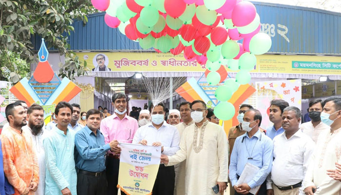পর্দা উঠল সাত দিনের বইমেলার পর্দা উঠল সাত দিনের বইমেলার