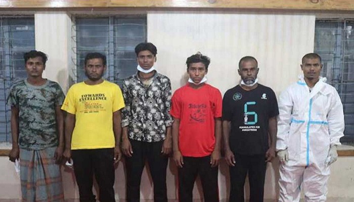 ৩৭ দিন পর দেশে ফিরলেন মিয়ানমারে আটক ৬ বাংলাদেশি জেলে ৩৭ দিন পর দেশে ফিরলেন মিয়ানমারে আটক ৬ বাংলাদেশি জেলে