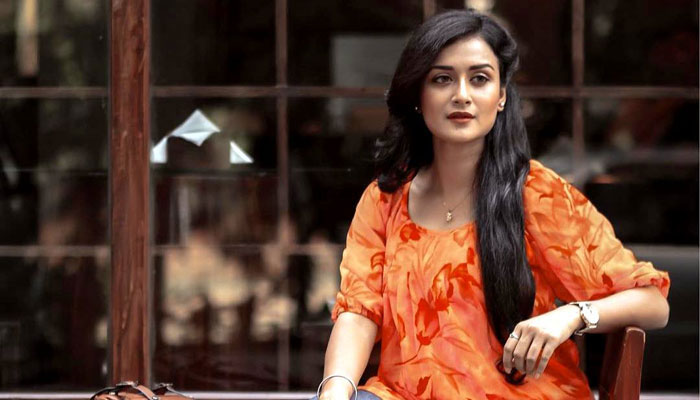 কলকাতার ছবিতে নাদিয়া কলকাতার ছবিতে নাদিয়া