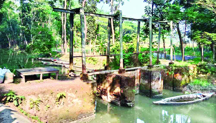 কৃষকের গলার কাঁটা ২১৭ স্লুইসগেট