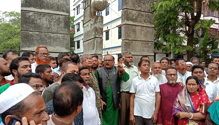নিমন্ত্রণপত্রে বঙ্গবন্ধুর ছবি না দেওয়ায় সরকারি অনুষ্ঠান বর্জন