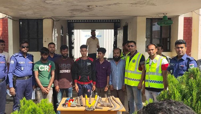 ঝিনাইদহে আন্তঃজেলা ডাকাত দলের ৬ সদস্য আটক