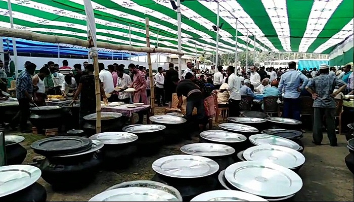 ৩০ গরু দিয়ে ৫০ হাজার মানুষকে মেজবান খাওয়ালেন আ জ ম নাছির