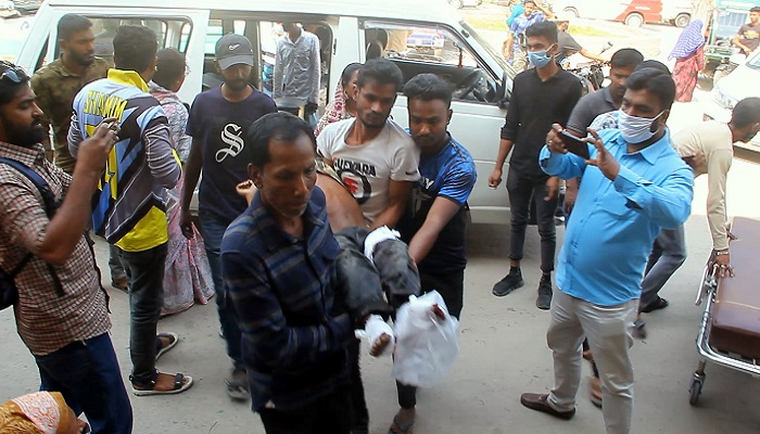 পাবনায় ককটেল বিস্ফোরণে ভাইবোন আহত