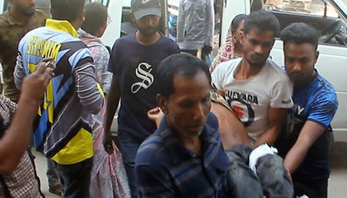 বল ভেবে ককটেলে লাথি, বিস্ফোরণে ভাইবোন আহত