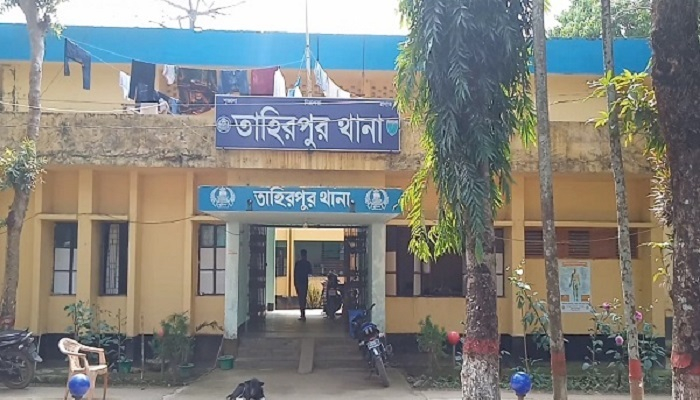 পিআইসিকে দিনভর থানা হাজতে রেখে সন্ধ্যায় মুচলেকা দিয়ে মুক্তি