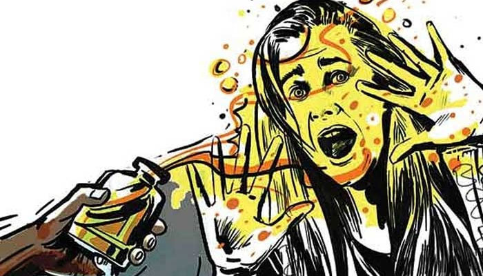 নেশার টাকা না পেয়ে স্ত্রীকে অ্যাসিড-কেরোসিনে ঝলসে দিলেন স্বামী