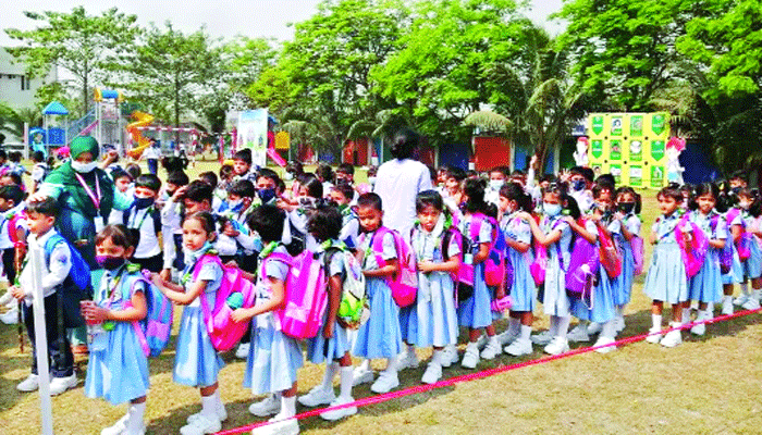 স্কুল-কলেজে সেই চিরচেনা পরিবেশ