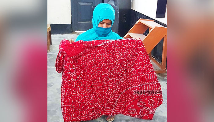 নকশিকাঁথায় ঘুরে দাঁড়ানোর স্বপ্ন প্রতিবন্ধী আসমার