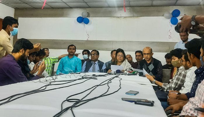 ফোনালাপ ফাঁসের ঘটনায় চবি উপাচার্য, ‘তিনদিন ঘুমাতে পারিনি’