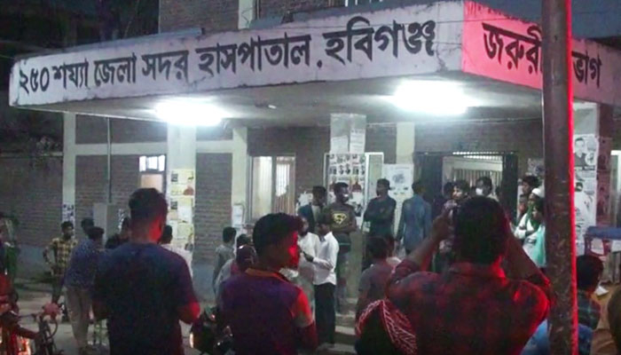 হবিগঞ্জে বাস-ট্রাক ত্রিমুখী সংঘর্ষে নিহত ৪
