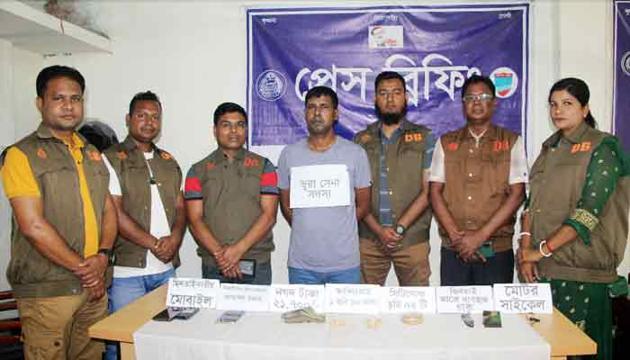 যশোরে ভুয়া সেনা সদস্য আটক